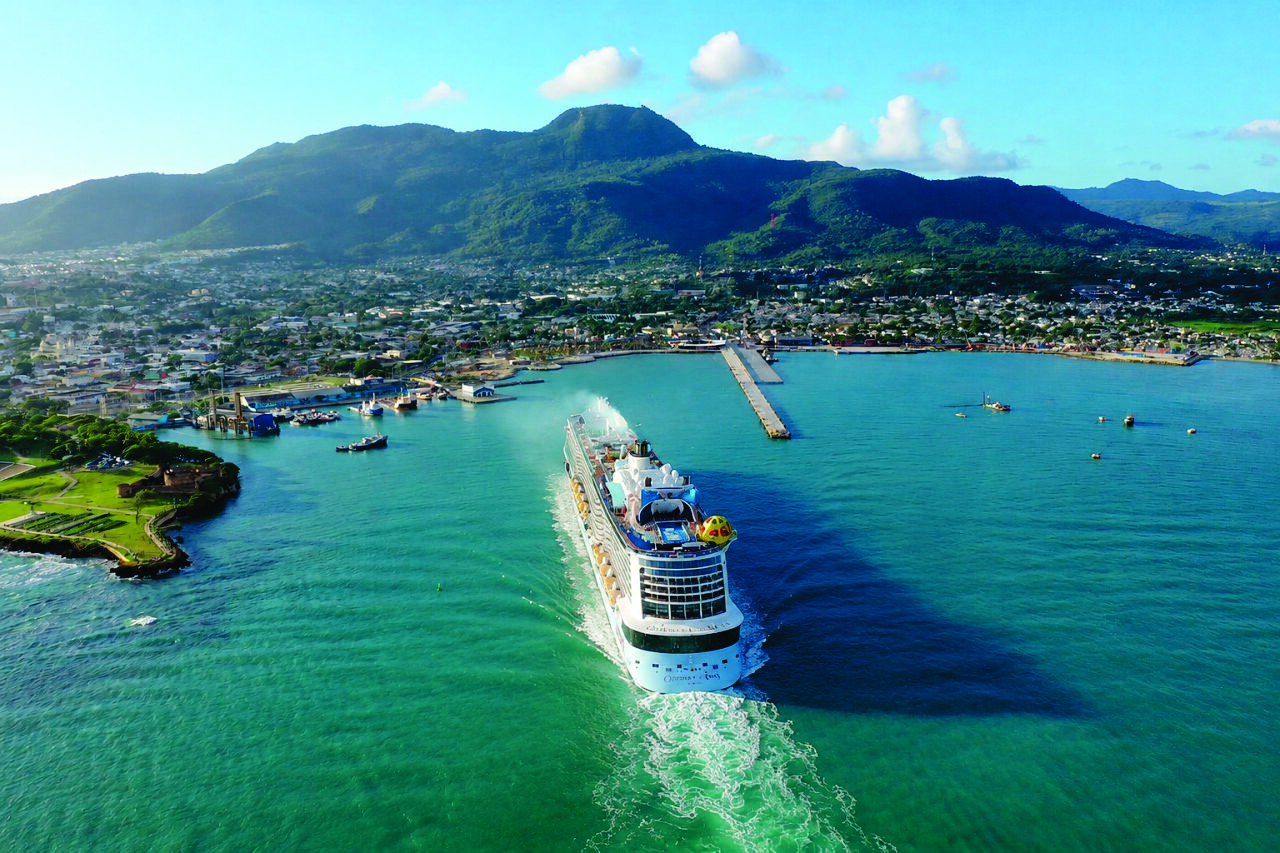 Cruceros atracados en Taino Bay, Puerto Plata, punto de partida de las excursiones de Jey Tours