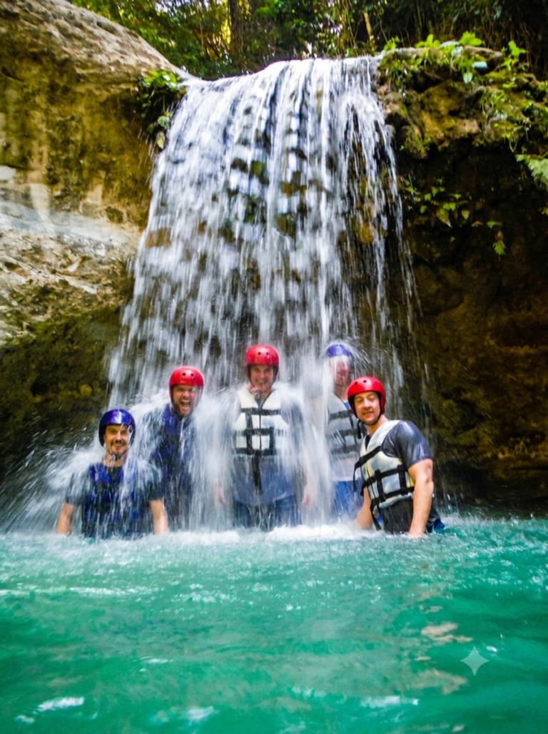 VIP Tour a las Cascadas de Damajagua y Campo Dominicano
